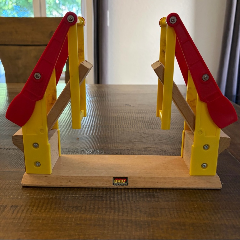 BRIO Up & Away Lift-Up Bridge #33363 Wooden Tracks also fits Thomas The Train